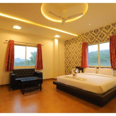 Hotel Raha Udaipur Kültér fotó
