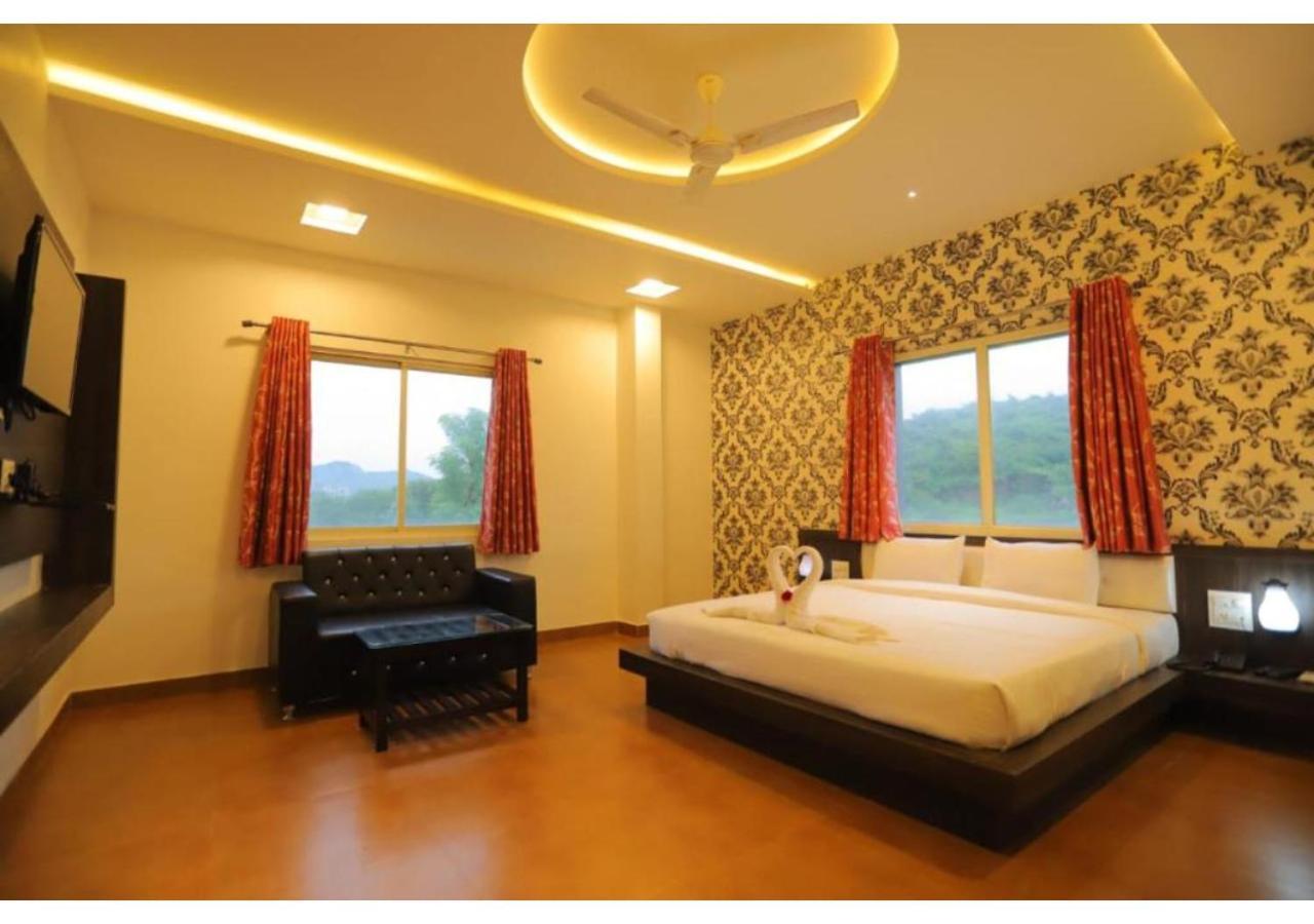 Hotel Raha Udaipur Kültér fotó
