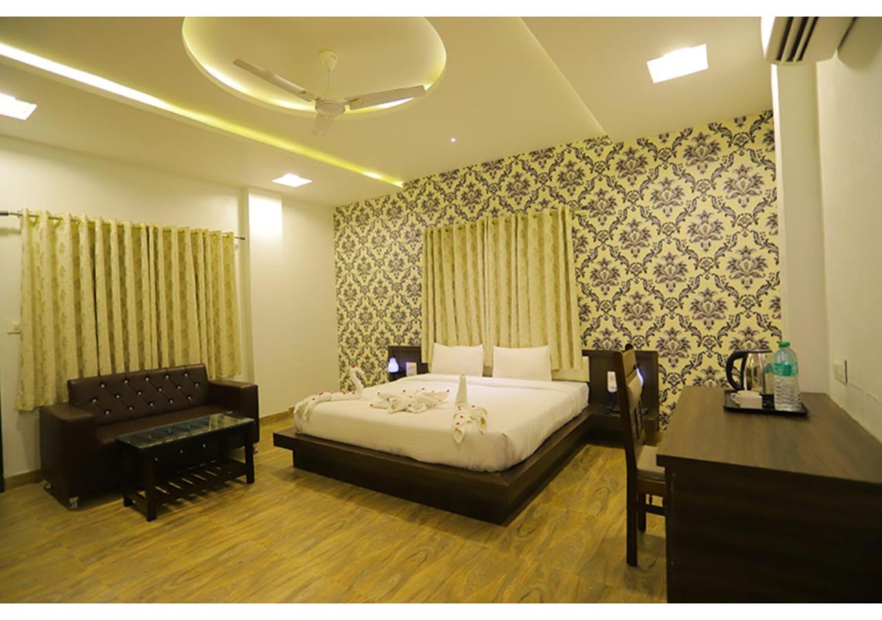Hotel Raha Udaipur Kültér fotó