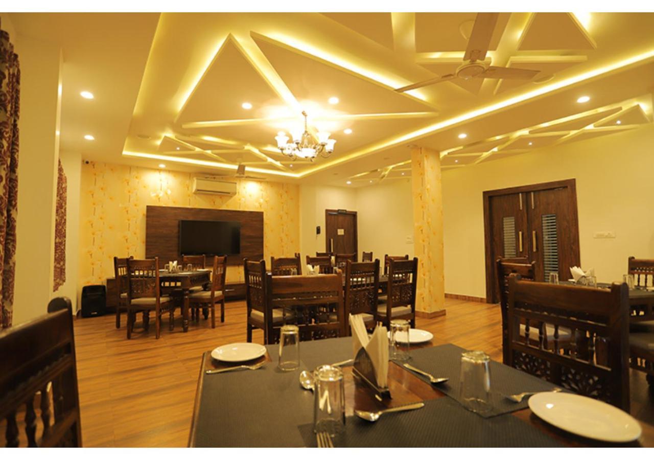 Hotel Raha Udaipur Kültér fotó
