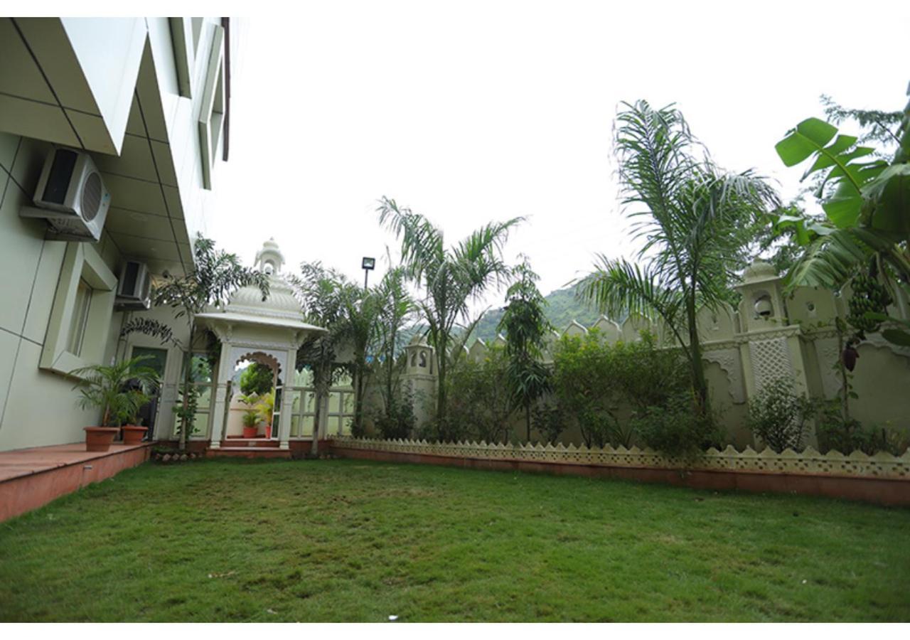 Hotel Raha Udaipur Kültér fotó